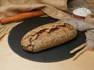 Хлеб Ржаной темный с кунжутом